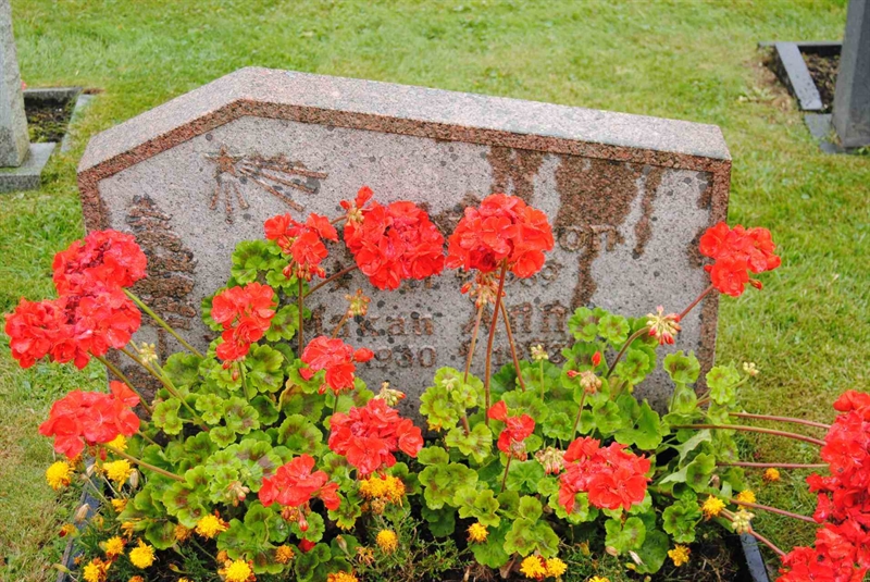 Grave number: 1 03   204-205