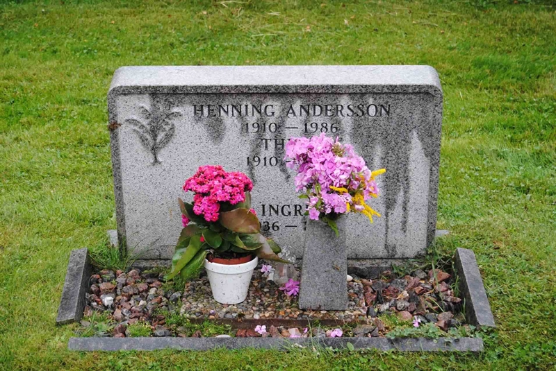 Grave number: 1 03   159-160