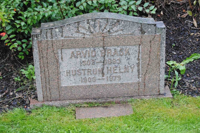 Grave number: 1 03    36-37