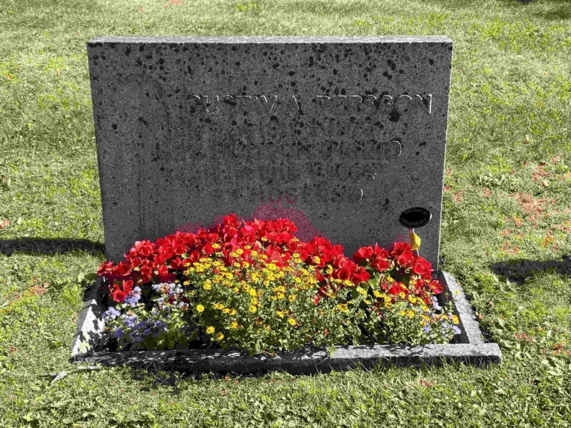 Grave number: 1 02     4