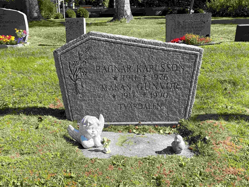 Grave number: 1 02    13