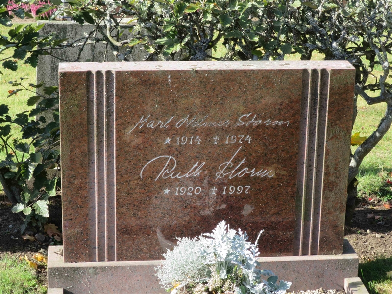 Grave number: HK J   105, 106