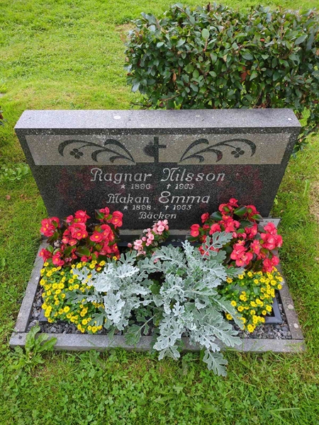 Grave number: 1 23   120-121