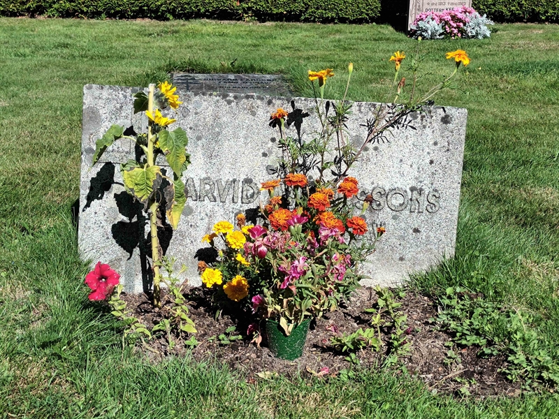 Grave number: KA 05    48