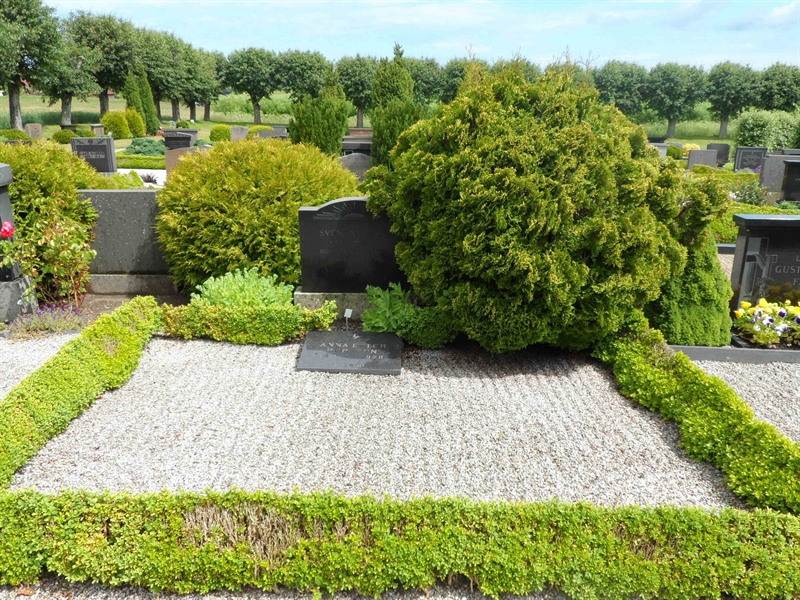 Grave number: ÖV F    33, 34
