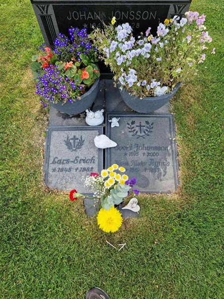 Grave number: 05 R   88