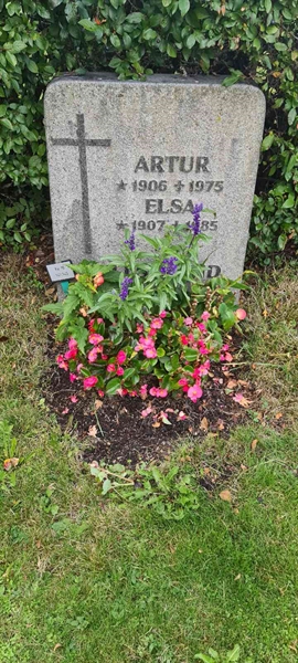 Grave number: M 16  142, 143