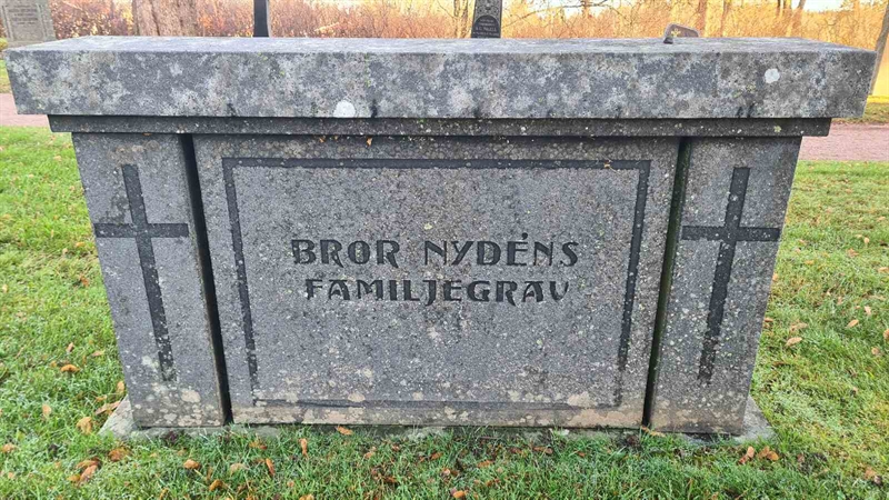 Grave number: M G 13 36-37