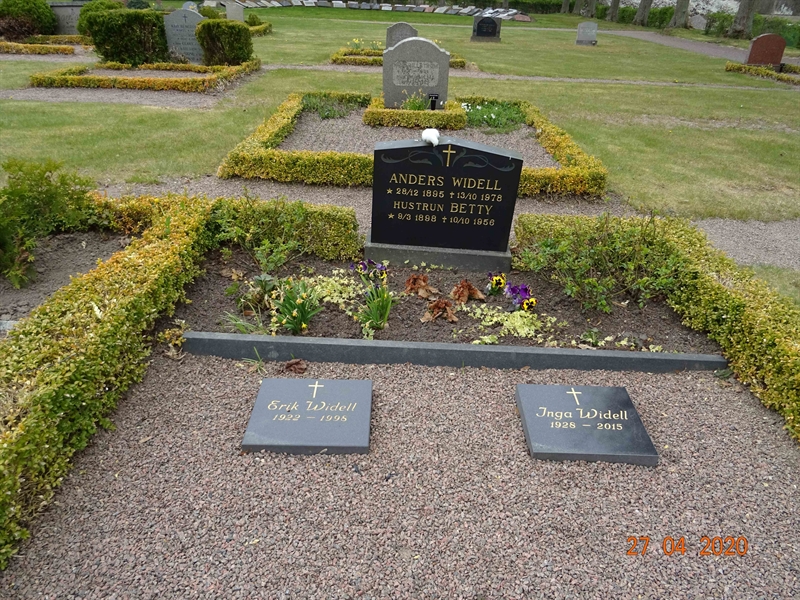 Grave number: NK 4 FH    13, 14