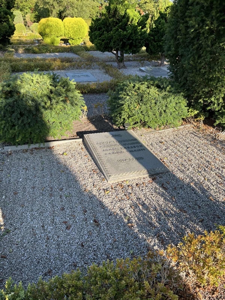 Grave number: NK X 246-247