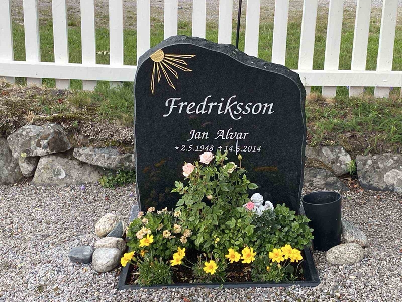 Grave number: 2 08 11