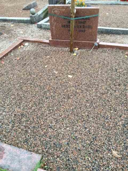 Grave number: TÖ 5   298