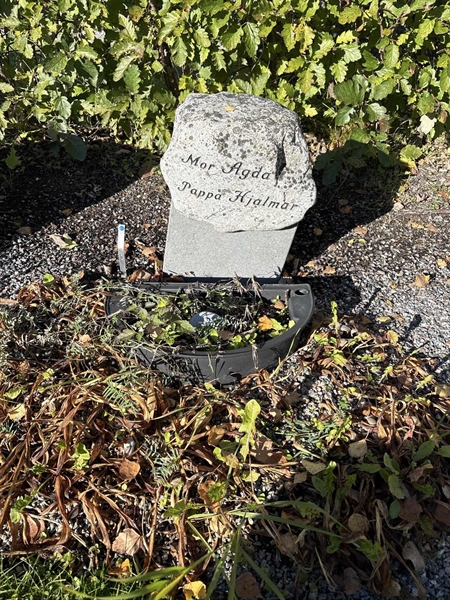 Grave number: 4 N NE     8