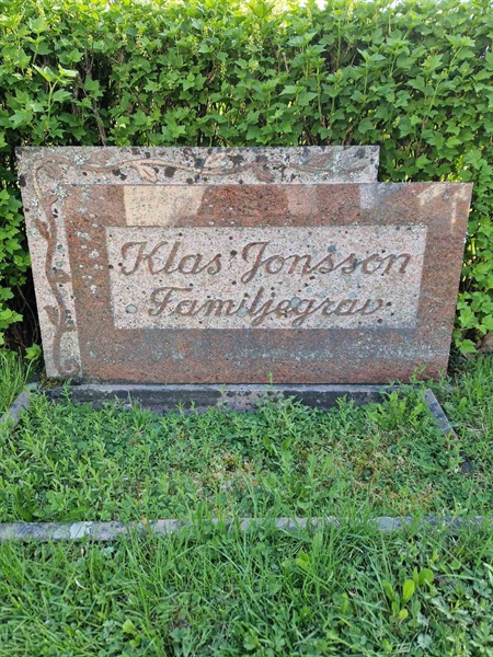 Grave number: 2 14 1830, 1831