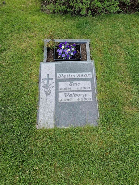 Grave number: 04 F   92, 93