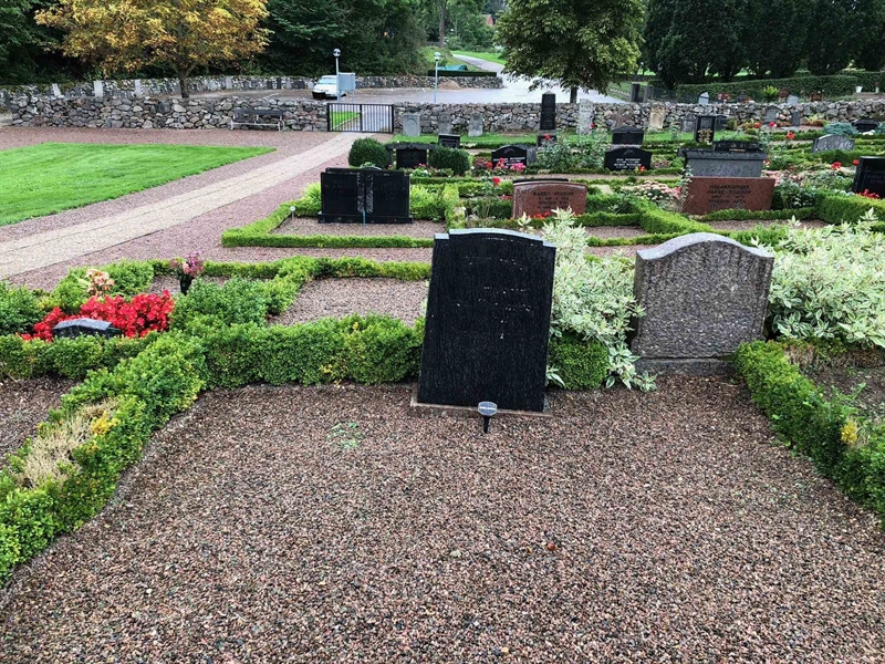 Grave number: Kå 42     2, 3