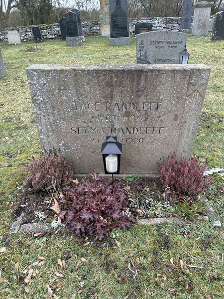 Gravnummer: LE   268, 269