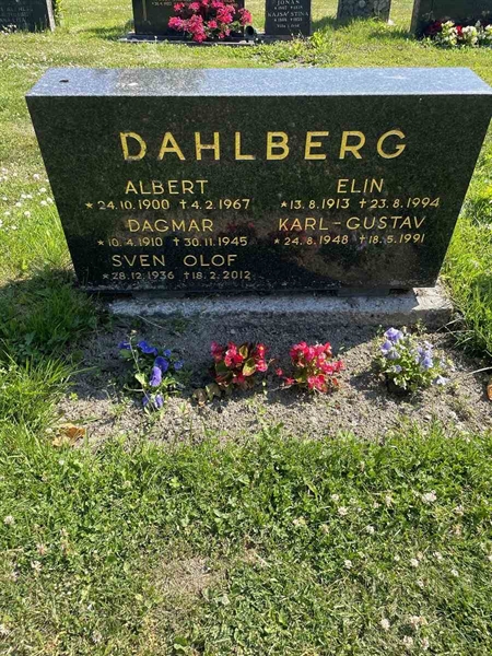 Grave number: N 5 1   137