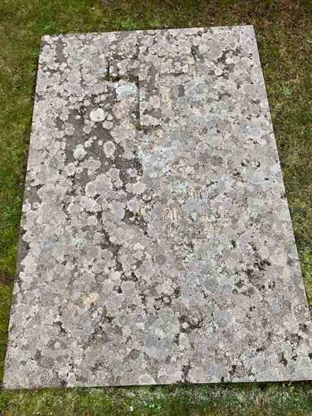 Grave number: 06 B   337-339