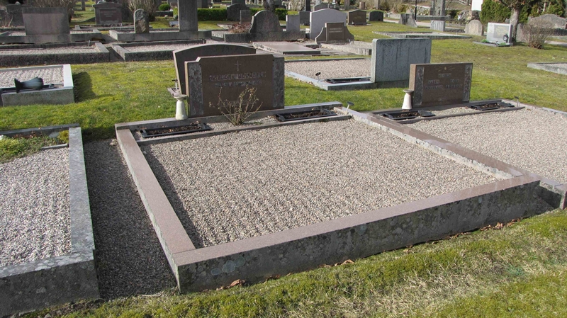 Grave number: HJ   266, 267