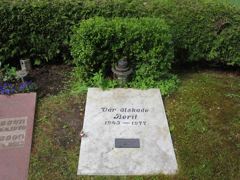 Grave number: HÖB N.UR   275