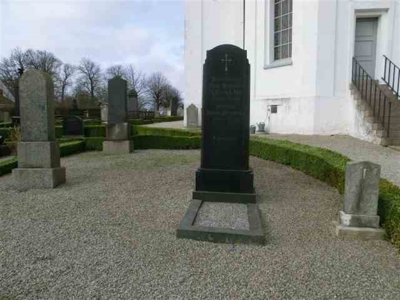 Grave number: SÅ 007:01