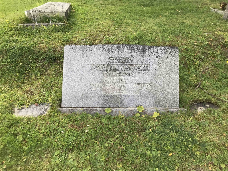 Grave number: UN G   305, 306, 307