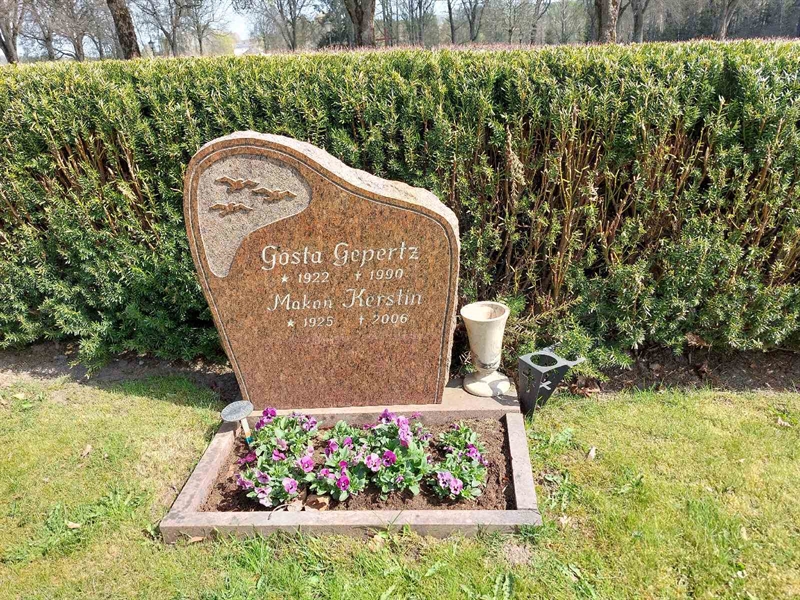 Grave number: HÖ 8   54, 55