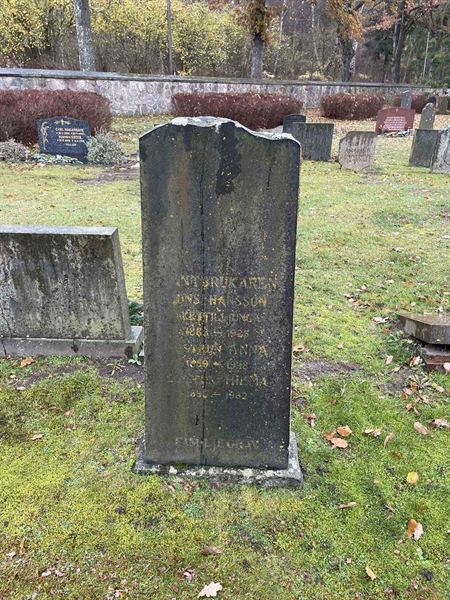 Grave number: VV 2    26, 27, 28