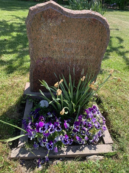 Grave number: R 07   106