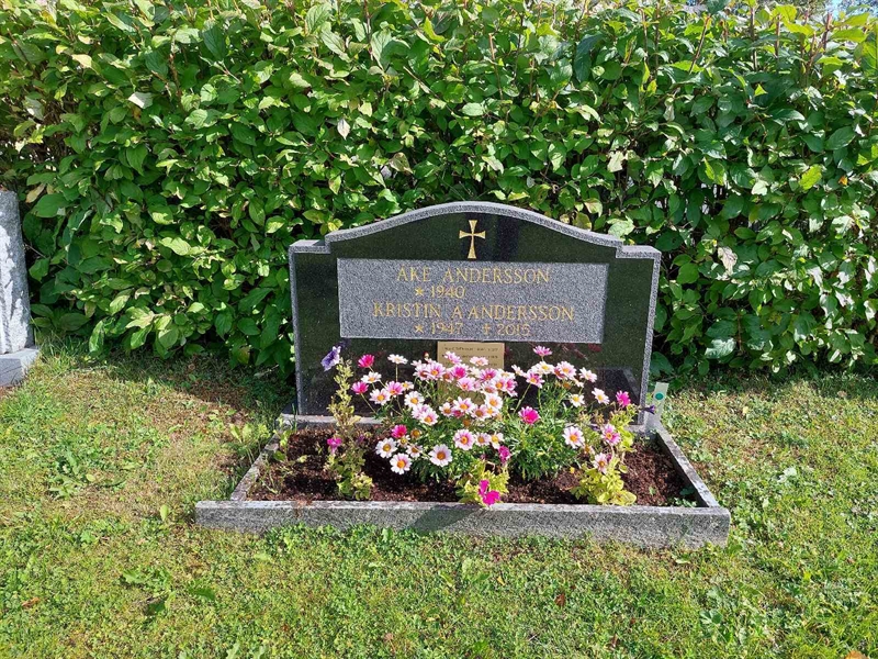 Grave number: K J    53