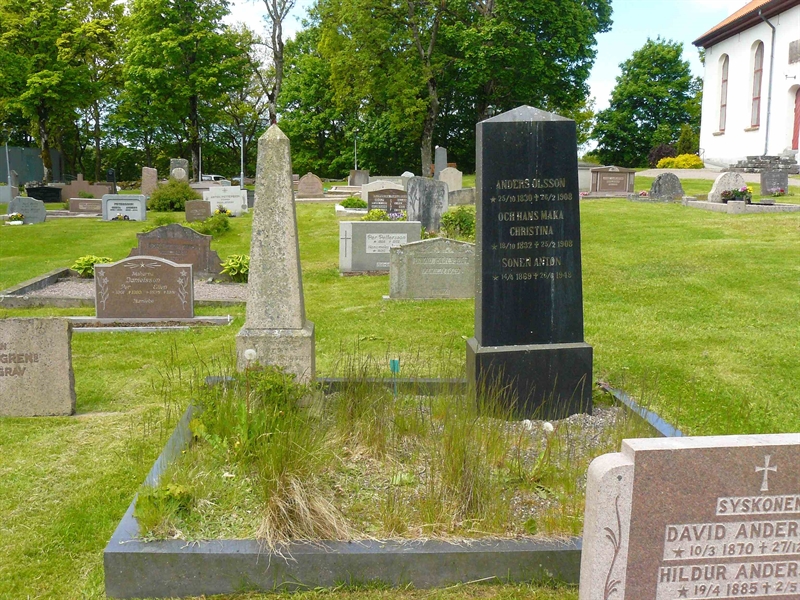 Grave number: Lå G C   327, 328