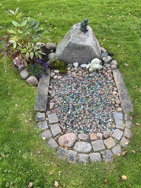 Hautatunnus: 2 C   212-213