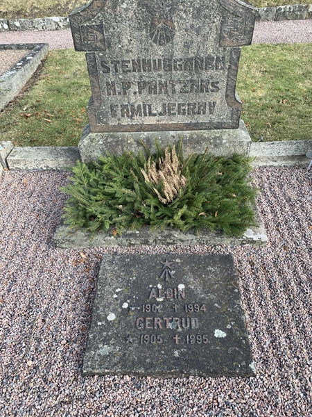 Grave number: SÖ E    36, 37