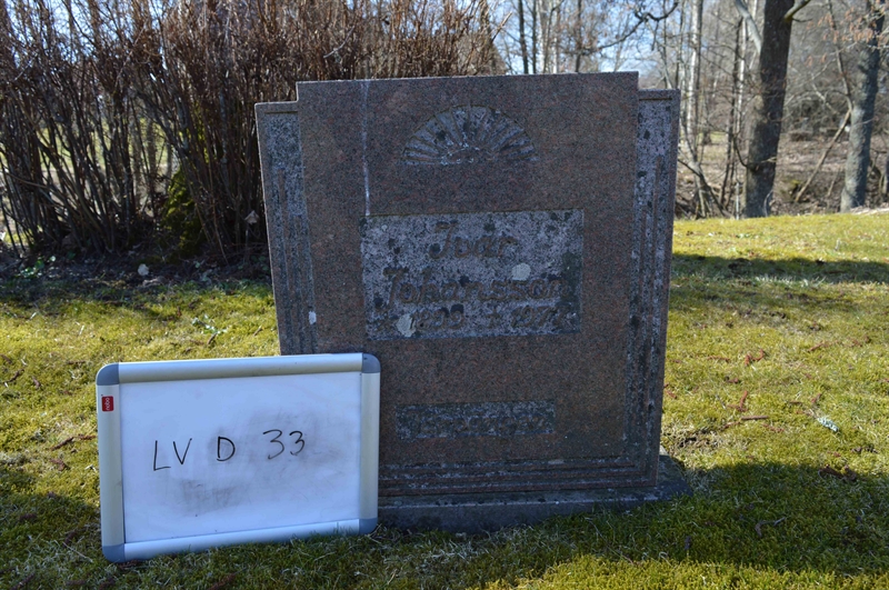Grave number: LV D    33