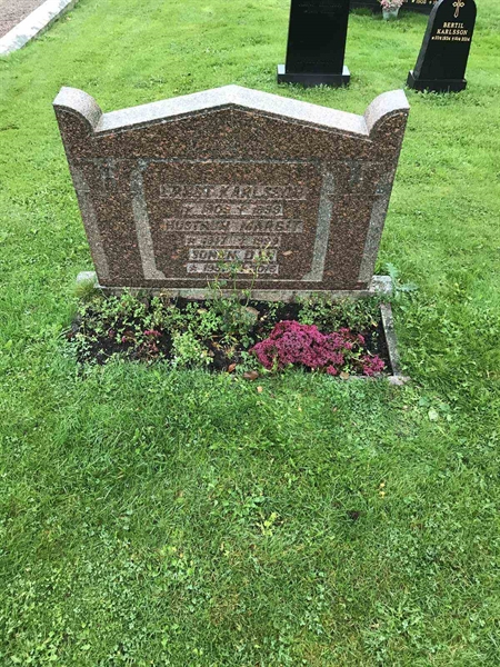 Grave number: B 01    45, 46, 47