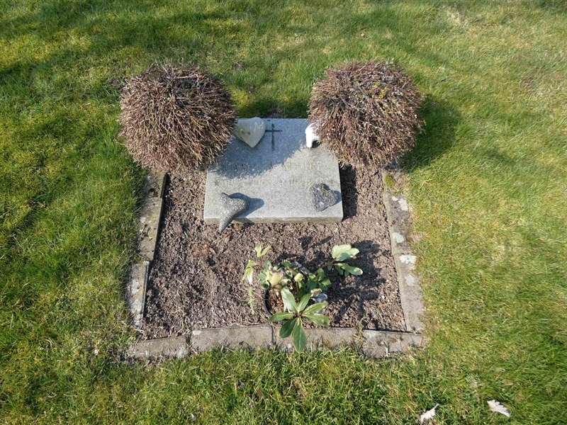 Grave number: EL 2   365