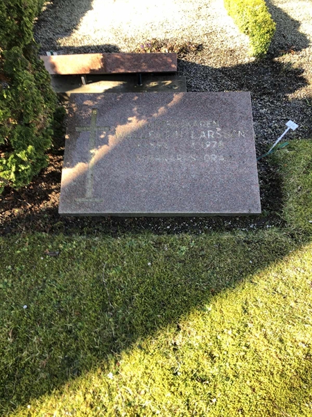 Grave number: FR 1    52