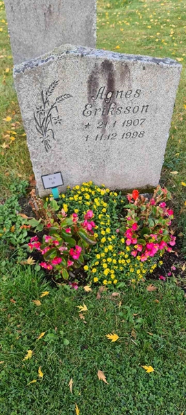 Grave number: M H   88
