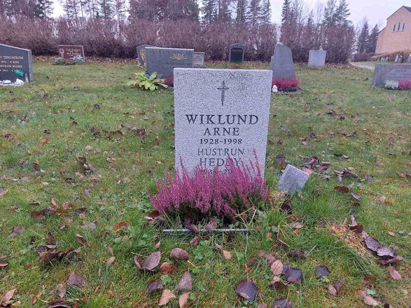 Grave number: RN H    18