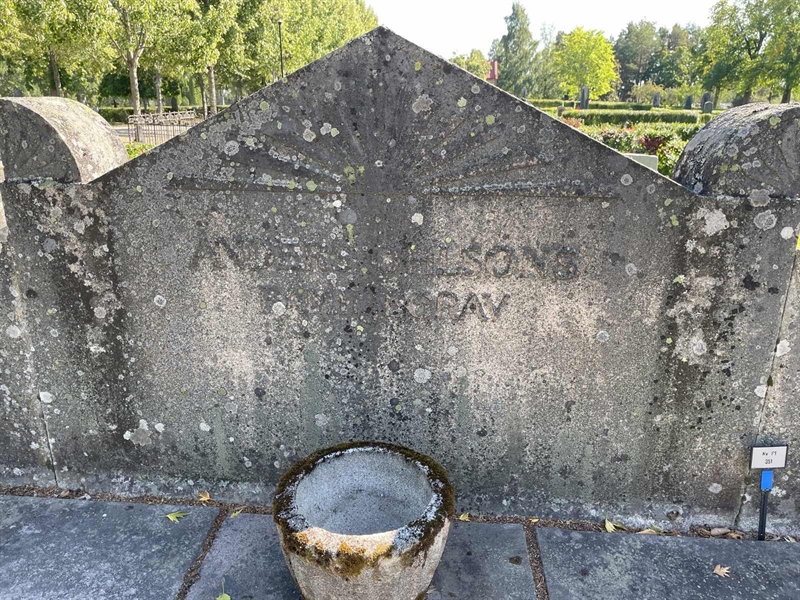 Grave number: 1 P1   351