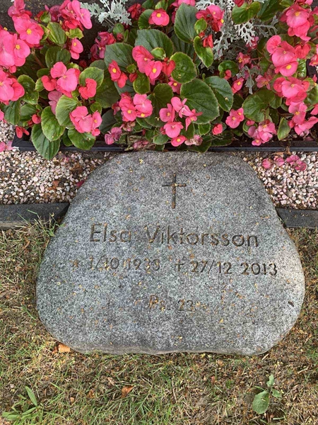 Grave number: NK E   131, 132, 133