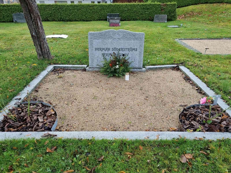 Grave number: 1 10   35