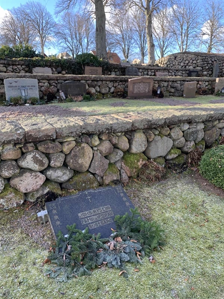 Grave number: SÖ F    11, 12, 13