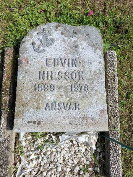 Grave number: 001 2   683