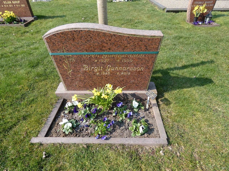 Grave number: EL 2   549