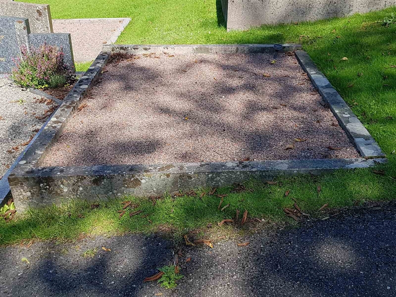 Grave number: 06 61008