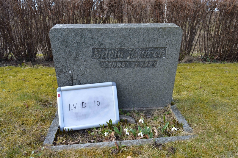 Grave number: LV D    10