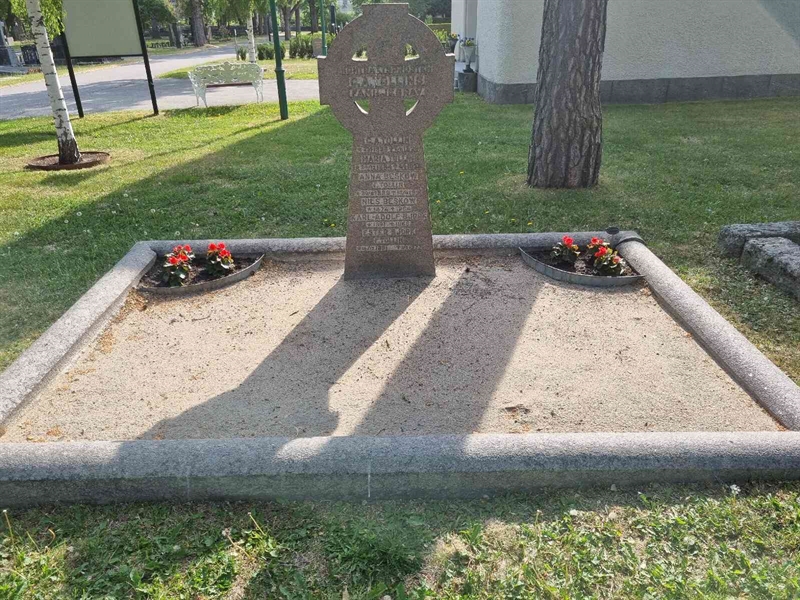 Grave number: 1 09   42