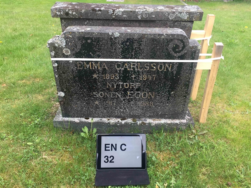 Grave number: EN C    32